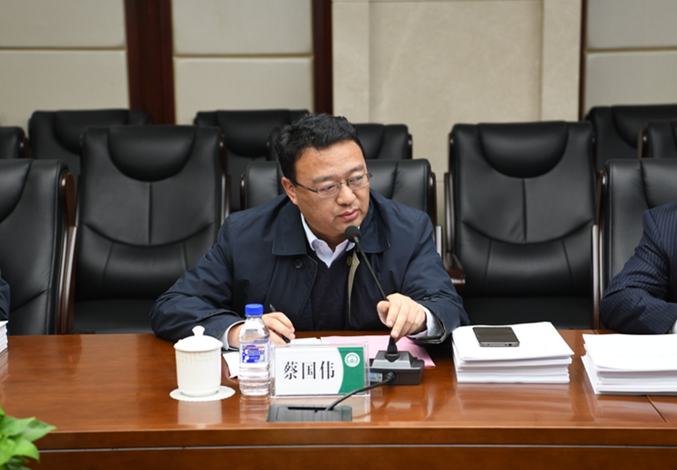 蔡国伟讲话穆钢做工作报告会议现场