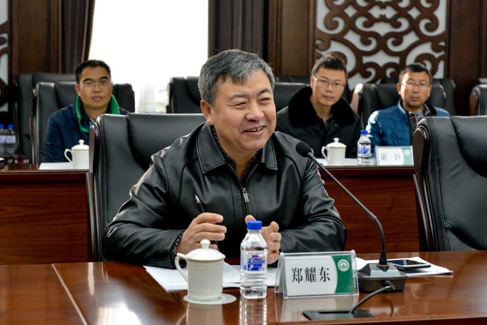 郑耀东讲话王建国主持会议会议现场签约仪式现场合影留念