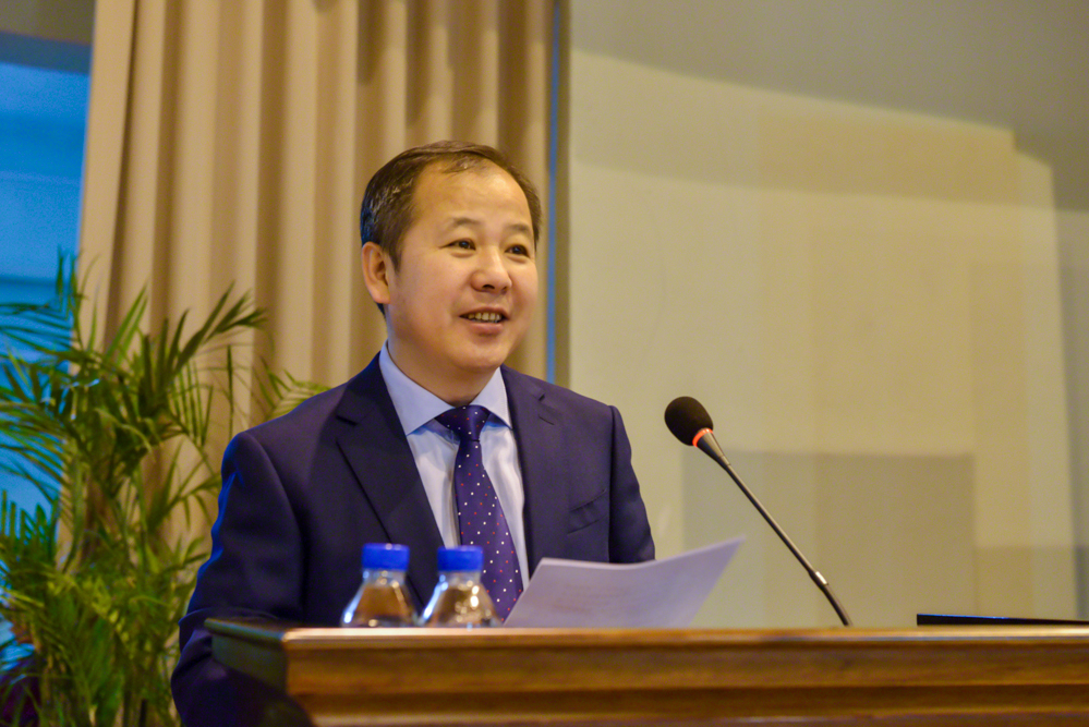 杨宝忠主持仪式李忱为大学生骨干培训班学员颁发结业证书刘建维发言